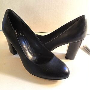 Isola Rosalie Black Leather Block Heel Pump Sz 6